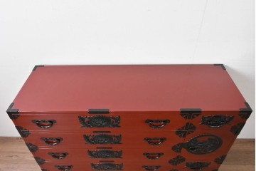 中古　美品　仙台民芸箪笥(仙台箪笥)　欅産業製　朱色漆塗り　華やかな漆の艶と牡丹金具が際立つ衣装箪笥　定価約110万円相当　(R-085222)