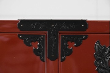 中古　美品　仙台民芸箪笥(仙台箪笥)　欅産業製　朱色漆塗り　華やかな漆の艶と牡丹金具が際立つ衣装箪笥　定価約110万円相当　(R-085222)