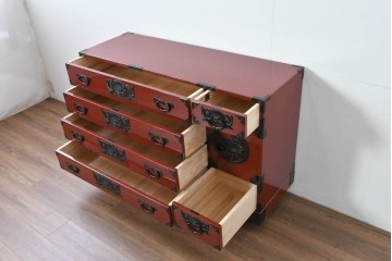 中古　美品　仙台民芸箪笥(仙台箪笥)　欅産業製　朱色漆塗り　華やかな漆の艶と牡丹金具が際立つ衣装箪笥　定価約110万円相当　(R-085222)