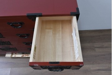 中古　美品　仙台民芸箪笥(仙台箪笥)　欅産業製　朱色漆塗り　華やかな漆の艶と牡丹金具が際立つ衣装箪笥　定価約110万円相当　(R-085222)