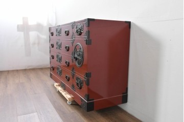 中古　美品　仙台民芸箪笥(仙台箪笥)　欅産業製　朱色漆塗り　華やかな漆の艶と牡丹金具が際立つ衣装箪笥　定価約110万円相当　(R-085222)