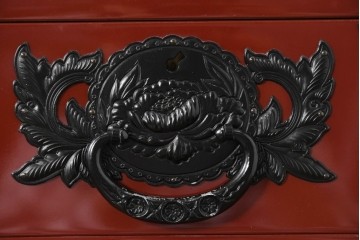 中古　美品　仙台民芸箪笥(仙台箪笥)　欅産業製　朱色漆塗り　華やかな漆の艶と牡丹金具が際立つ衣装箪笥　定価約110万円相当　(R-085222)
