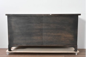 中古　李朝家具　アンティーク調　重厚な円形金具が存在感抜群のサイドボード　(R-085223)