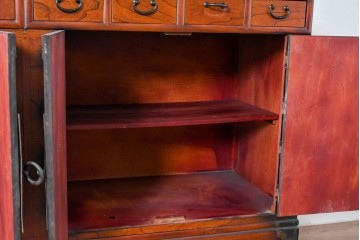 中古　李朝家具　アンティーク調　重厚な円形金具が存在感抜群のサイドボード　(R-085223)