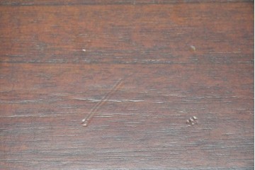 中古　李朝家具　アンティーク調　重厚な円形金具が存在感抜群のサイドボード　(R-085223)