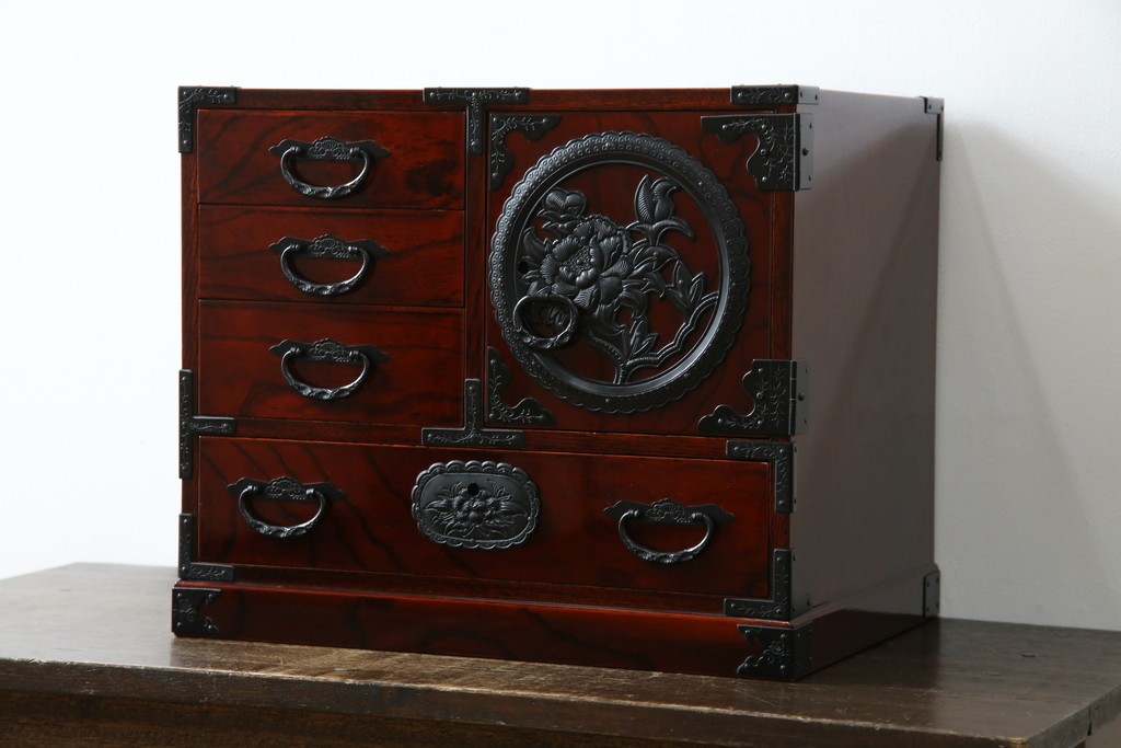 中古　美品　仙台民芸箪笥　力強い杢目と立派な金具が目を引く片開き小引き出し　(R-085224)