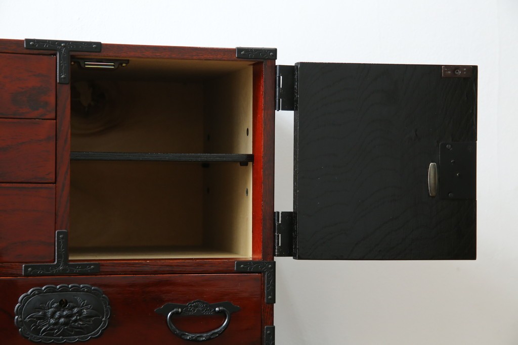 中古　美品　仙台民芸箪笥　力強い杢目と立派な金具が目を引く片開き小引き出し　(R-085224)