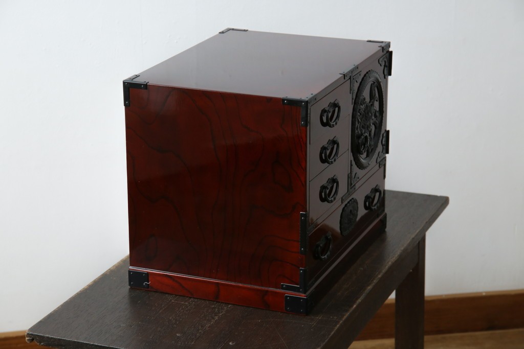 中古　美品　仙台民芸箪笥　力強い杢目と立派な金具が目を引く片開き小引き出し　(R-085224)