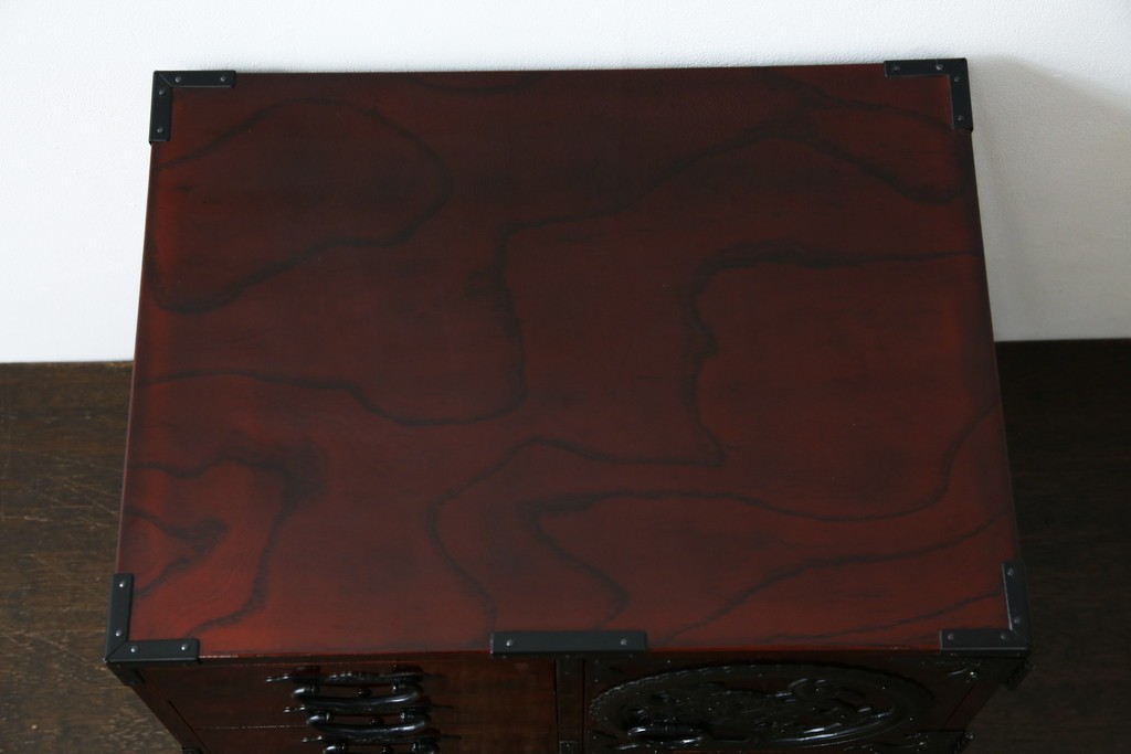 中古　美品　仙台民芸箪笥　力強い杢目と立派な金具が目を引く片開き小引き出し　(R-085224)