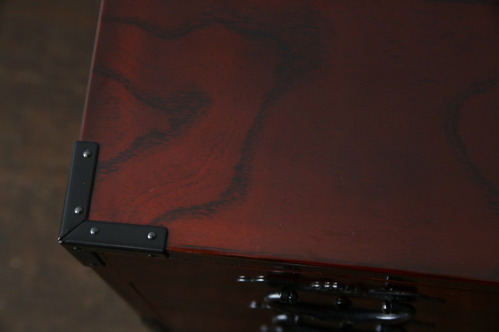 中古　美品　仙台民芸箪笥　力強い杢目と立派な金具が目を引く片開き小引き出し　(R-085224)