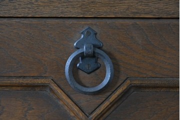 中古　美品!!　永田良介商店製　クラシカルな雰囲気を醸しだすライティングビューロー　定価約54万円相当　(R-085226)