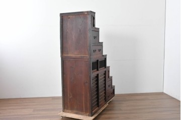 和製アンティーク　デザインとバランスが良いね! 端正な造りと角手金具が魅力の三分割階段箪笥　(R-085227)