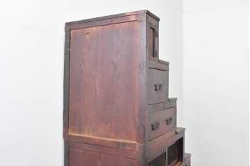 和製アンティーク　デザインとバランスが良いね! 端正な造りと角手金具が魅力の三分割階段箪笥　(R-085227)