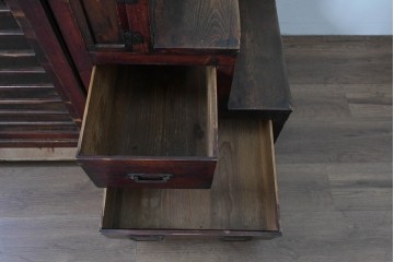 和製アンティーク　デザインとバランスが良いね! 端正な造りと角手金具が魅力の三分割階段箪笥　(R-085227)