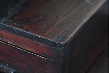 和製アンティーク　デザインとバランスが良いね! 端正な造りと角手金具が魅力の三分割階段箪笥　(R-085227)