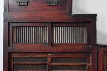 和製アンティーク　デザインとバランスが良いね! 端正な造りと角手金具が魅力の三分割階段箪笥　(R-085227)