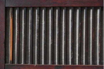 和製アンティーク　デザインとバランスが良いね! 端正な造りと角手金具が魅力の三分割階段箪笥　(R-085227)