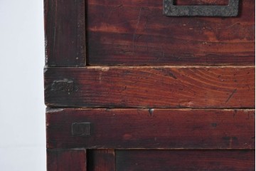 和製アンティーク　デザインとバランスが良いね! 端正な造りと角手金具が魅力の三分割階段箪笥　(R-085227)