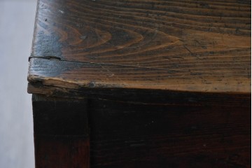 和製アンティーク　デザインとバランスが良いね! 端正な造りと角手金具が魅力の三分割階段箪笥　(R-085227)