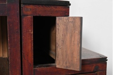 和製アンティーク　デザインとバランスが良いね! 端正な造りと角手金具が魅力の三分割階段箪笥　(R-085227)