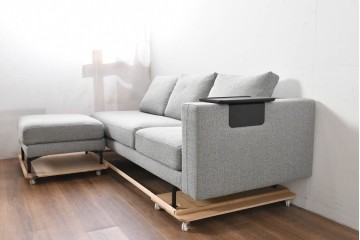 中古　美品　2024年10月購入　エスティック フォルマックス(formax)　サンフェレ(SANFELE)　SFE-35N-BK　便利なトレー付きの3P片肘ソファ(左)とオットマンのセット　定価(セット合計)約51万円　(R-085229)