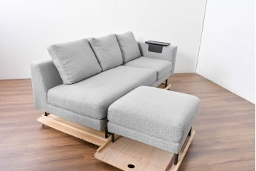 中古　美品　2024年10月購入　エスティック フォルマックス(formax)　サンフェレ(SANFELE)　SFE-35N-BK　便利なトレー付きの3P片肘ソファ(左)とオットマンのセット　定価(セット合計)約51万円　(R-085229)