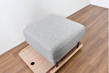 中古　美品　2024年10月購入　エスティック フォルマックス(formax)　サンフェレ(SANFELE)　SFE-35N-BK　便利なトレー付きの3P片肘ソファ(左)とオットマンのセット　定価(セット合計)約51万円　(R-085229)