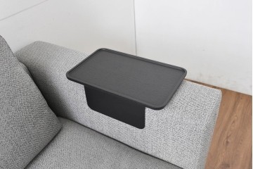 中古　美品　2024年10月購入　エスティック フォルマックス(formax)　サンフェレ(SANFELE)　SFE-35N-BK　便利なトレー付きの3P片肘ソファ(左)とオットマンのセット　定価(セット合計)約51万円　(R-085229)