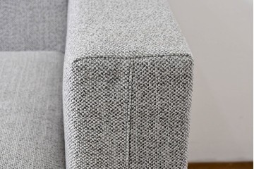 中古　美品　2024年10月購入　エスティック フォルマックス(formax)　サンフェレ(SANFELE)　SFE-35N-BK　便利なトレー付きの3P片肘ソファ(左)とオットマンのセット　定価(セット合計)約51万円　(R-085229)