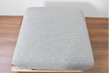 中古　美品　2024年10月購入　エスティック フォルマックス(formax)　サンフェレ(SANFELE)　SFE-35N-BK　便利なトレー付きの3P片肘ソファ(左)とオットマンのセット　定価(セット合計)約51万円　(R-085229)