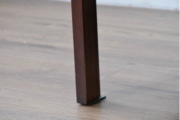 デンマークヴィンテージ　イルム・ヴィッケルソ(ILLUM WIKKELSO)　希少なローズウッド材を使用した本革シートの2人掛けソファ　(R-085230)