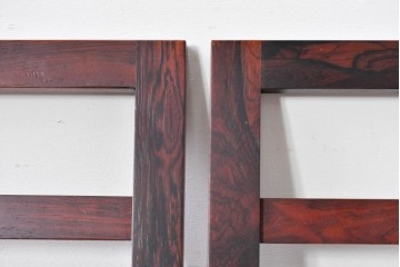 デンマークヴィンテージ　イルム・ヴィッケルソ(ILLUM WIKKELSO)　希少なローズウッド材を使用した本革シートの2人掛けソファ　(R-085230)