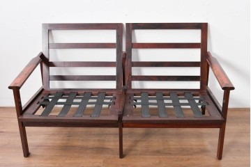 デンマークヴィンテージ　イルム・ヴィッケルソ(ILLUM WIKKELSO)　希少なローズウッド材を使用した本革シートの2人掛けソファ　(R-085230)