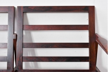 デンマークヴィンテージ　イルム・ヴィッケルソ(ILLUM WIKKELSO)　希少なローズウッド材を使用した本革シートの2人掛けソファ　(R-085230)