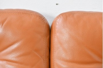 デンマークヴィンテージ　イルム・ヴィッケルソ(ILLUM WIKKELSO)　希少なローズウッド材を使用した本革シートの2人掛けソファ　(R-085230)