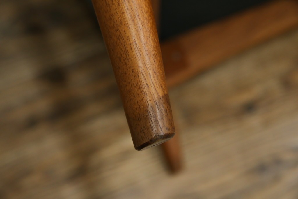 中古　美品　モリシゲ(MORISHIGE)　レジェ　手触りのよい張り地と優美な木製フレームが高級感を醸し出す一人掛けソファ2脚セット　定価(2脚合計)約32万円　(R-085231)