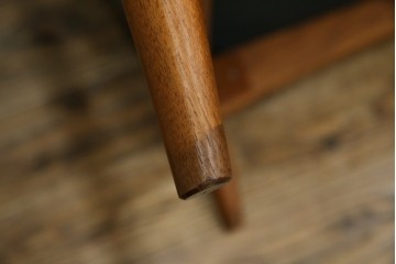 中古　美品　モリシゲ(MORISHIGE)　レジェ　手触りのよい張り地と優美な木製フレームが高級感を醸し出す一人掛けソファ2脚セット　定価(2脚合計)約32万円　(R-085231)