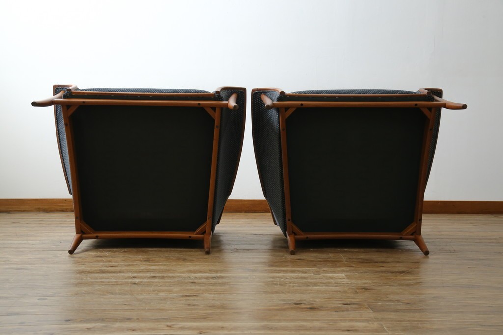 中古　美品　モリシゲ(MORISHIGE)　レジェ　手触りのよい張り地と優美な木製フレームが高級感を醸し出す一人掛けソファ2脚セット　定価(2脚合計)約32万円　(R-085231)