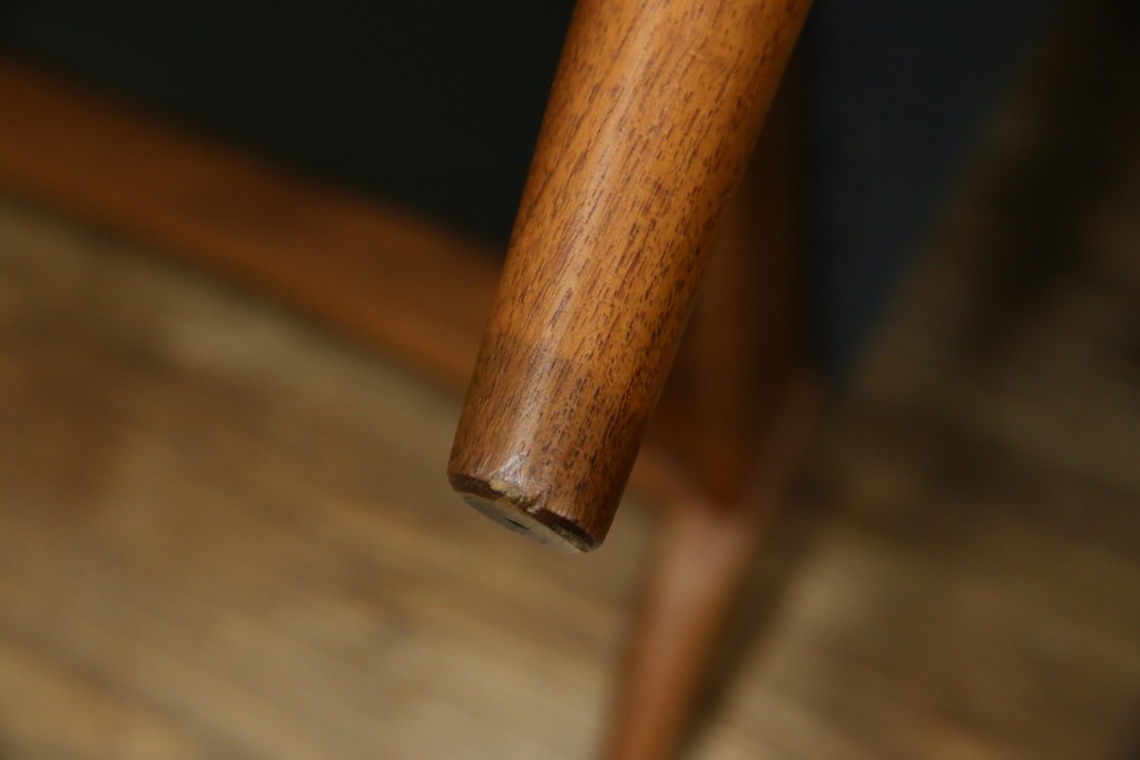 中古　美品　モリシゲ(MORISHIGE)　レジェ　手触りのよい張り地と優美な木製フレームが高級感を醸し出す一人掛けソファ2脚セット　定価(2脚合計)約32万円　(R-085231)