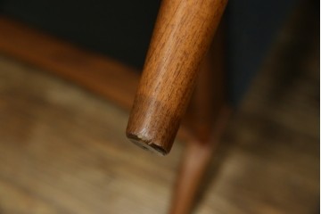 中古　美品　モリシゲ(MORISHIGE)　レジェ　手触りのよい張り地と優美な木製フレームが高級感を醸し出す一人掛けソファ2脚セット　定価(2脚合計)約32万円　(R-085231)