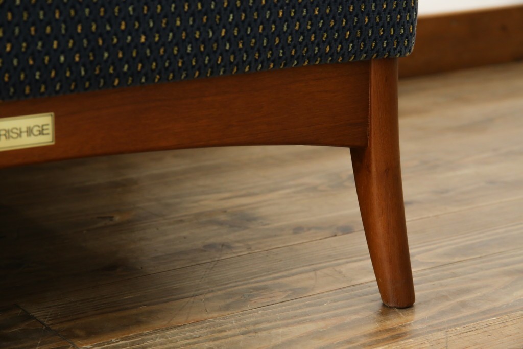 中古　美品　モリシゲ(MORISHIGE)　レジェ　手触りのよい張り地と優美な木製フレームが高級感を醸し出す一人掛けソファ2脚セット　定価(2脚合計)約32万円　(R-085231)