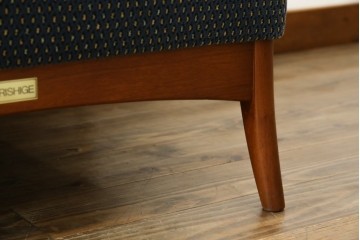 中古　美品　モリシゲ(MORISHIGE)　レジェ　手触りのよい張り地と優美な木製フレームが高級感を醸し出す一人掛けソファ2脚セット　定価(2脚合計)約32万円　(R-085231)