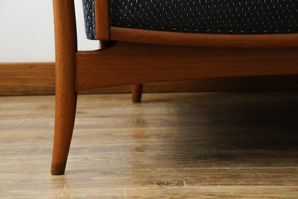 中古　美品　モリシゲ(MORISHIGE)　レジェ　手触りのよい張り地と優美な木製フレームが高級感を醸し出す一人掛けソファ2脚セット　定価(2脚合計)約32万円　(R-085231)