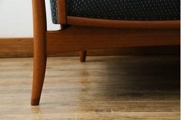 中古　美品　モリシゲ(MORISHIGE)　レジェ　手触りのよい張り地と優美な木製フレームが高級感を醸し出す一人掛けソファ2脚セット　定価(2脚合計)約32万円　(R-085231)