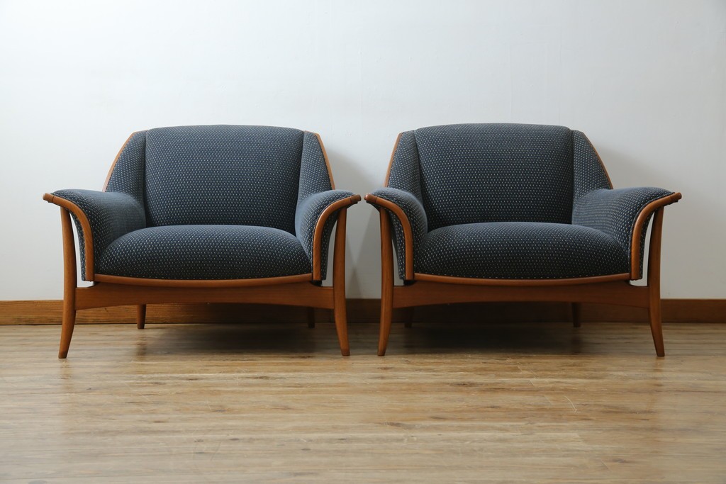 中古　美品　モリシゲ(MORISHIGE)　レジェ　手触りのよい張り地と優美な木製フレームが高級感を醸し出す一人掛けソファ2脚セット　定価(2脚合計)約32万円　(R-085231)