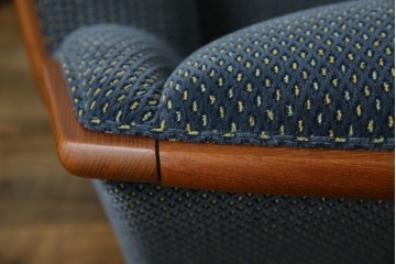 中古　美品　モリシゲ(MORISHIGE)　レジェ　手触りのよい張り地と優美な木製フレームが高級感を醸し出す一人掛けソファ2脚セット　定価(2脚合計)約32万円　(R-085231)