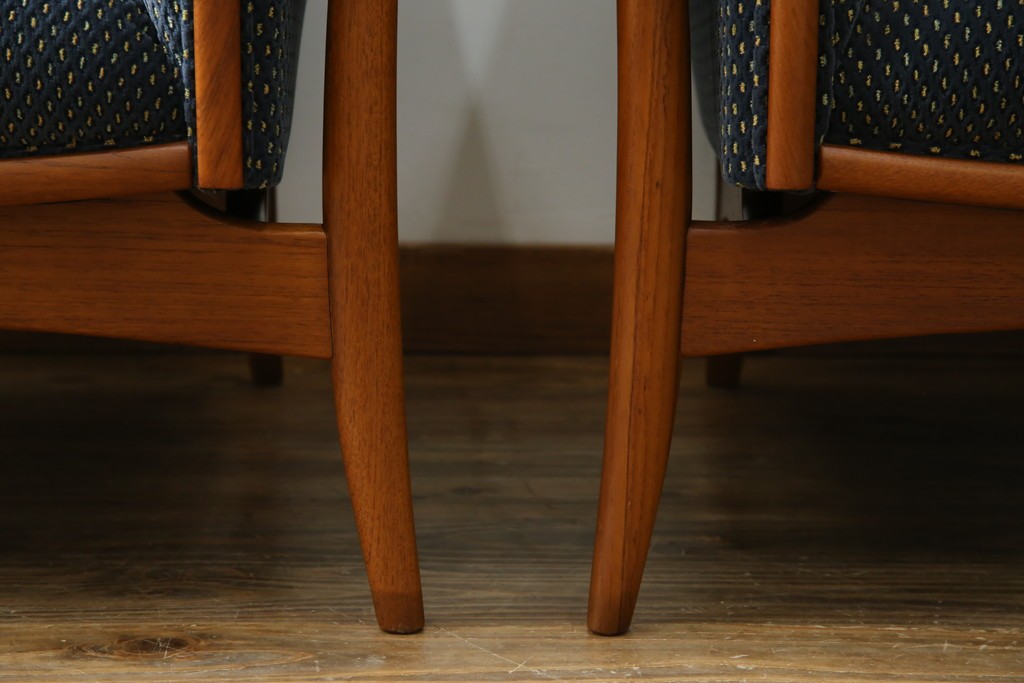 中古　美品　モリシゲ(MORISHIGE)　レジェ　手触りのよい張り地と優美な木製フレームが高級感を醸し出す一人掛けソファ2脚セット　定価(2脚合計)約32万円　(R-085231)