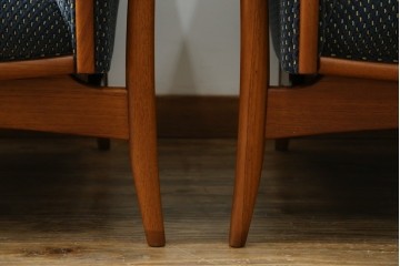 中古　美品　モリシゲ(MORISHIGE)　レジェ　手触りのよい張り地と優美な木製フレームが高級感を醸し出す一人掛けソファ2脚セット　定価(2脚合計)約32万円　(R-085231)