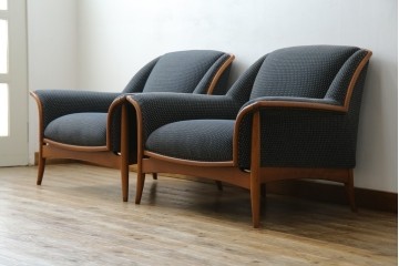 中古　美品　モリシゲ(MORISHIGE)　レジェ　手触りのよい張り地と優美な木製フレームが高級感を醸し出す一人掛けソファ2脚セット　定価(2脚合計)約32万円　(R-085231)