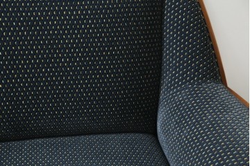 中古　美品　モリシゲ(MORISHIGE)　レジェ　手触りのよい張り地と優美な木製フレームが高級感を醸し出す一人掛けソファ2脚セット　定価(2脚合計)約32万円　(R-085231)